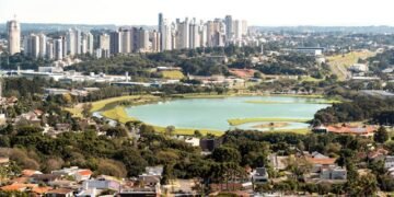 Bate e volta saindo de Curitiba para mudar os ares no sábado