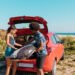 O que levar para viagem de praia sem exagerar demais na mala
