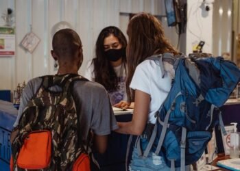 Como economizar em hospedagem sem deixar a viagem cair muito