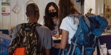Como economizar em hospedagem sem deixar a viagem cair muito