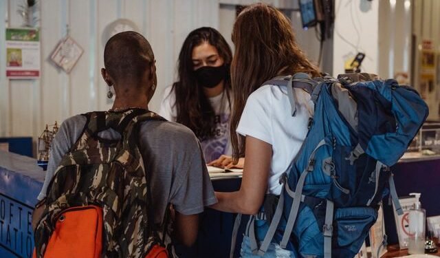 Como economizar em hospedagem sem deixar a viagem cair muito